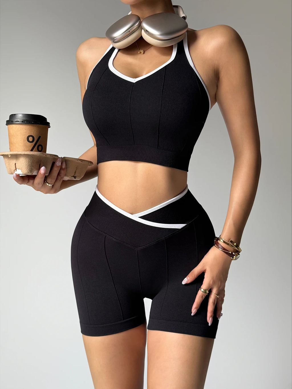 Conjunto Deportivo para Mujer – Comodidad, Estilo y Rendimiento

Entrena con confianza y luce increíble con este conjunto deportivo de 2 piezas para mujer, diseñado para brindar el equilibrio perfecto entre comodidad, soporte y estilo. Incluye un top depo